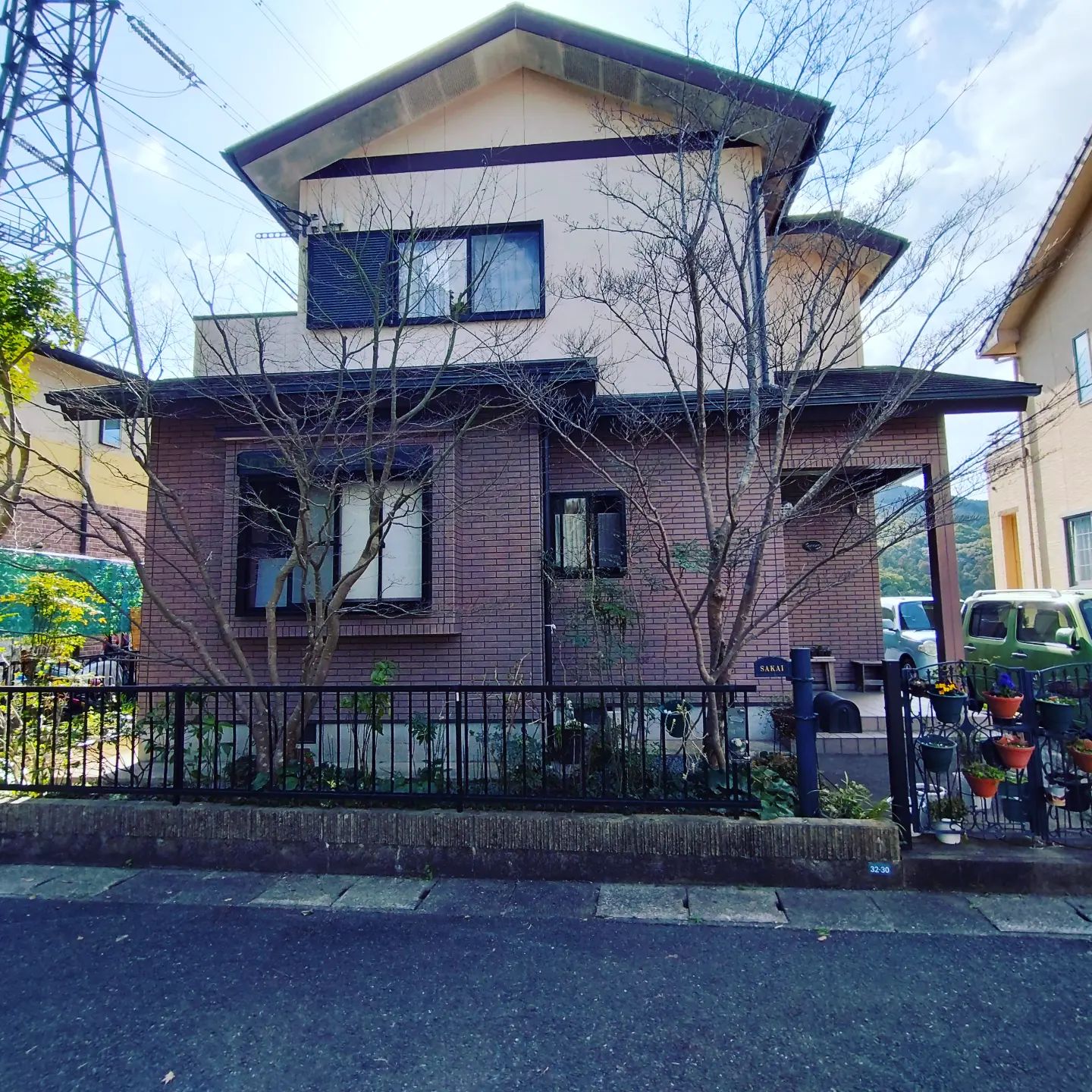 来週から新しい現場になります長崎市鶴の尾町の方です塗装工事プランは最高級のふっ素プランです🤩お客様から満足いただける塗装工事を行なっていきます外壁・屋根の事でお困りの事がございましたら、やまにた塗装にご相談ください！ホームページはプロフィールからご覧いただくか、やまにた塗装で検索🌍@yamanitatosouDMでも見積り依頼は可能です#やまにた塗装 #山新田塗装#長崎県の塗装業者#外壁塗装#屋根塗装#断熱塗装#断熱効果#遮熱効果#窓ガラスコーティング#結露防止#鉄骨塗装#足場工事#外壁洗浄#高圧洗浄#諫早市の塗装業者#コーキング工事#抽選#塗装業イベント